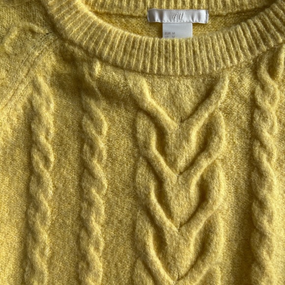 Sweater size medium - Picture 3 of 3